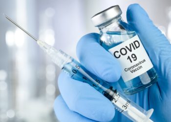 Non, les vaccins anti-covid ne contiennent pas de puce électronique
